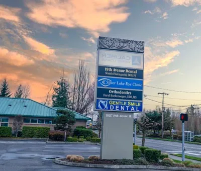 street sign showing 19th Avenue Dental